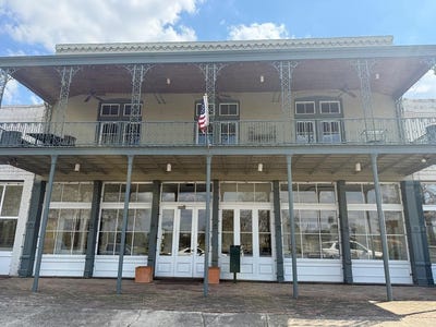 /international/us/111-w-front-street-greenwood-ok-110107416739/