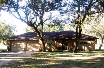/international/us/1017-county-road-285-weimar-tx-110103315312/