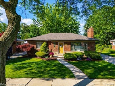 /international/us/21407-broadstone-street-harper-woods-mi-110119934219/