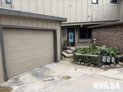 /international/us/6600-s-6th-street-springfield-il-110120038176/