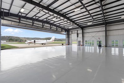/international/us/hangar-county-road-jj-spring-green-wi-110091927484/