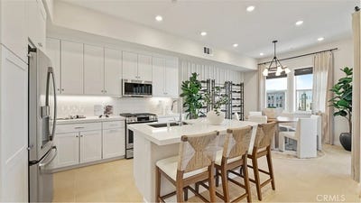 /international/us/1295-snowberry-place-montebello-ca-110103401593/