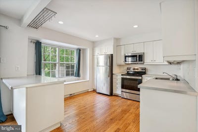 /international/us/9909-hemlock-woods-lane-burke-va-110107507856/