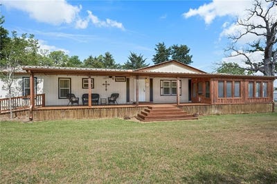 /international/us/412-leaning-oak-lane-somerville-tx-110106929659/