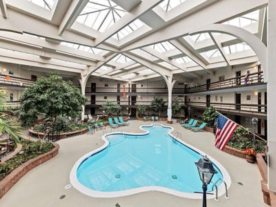 /international/us/5200-s-tuckaway-blvd-greenfield-wi-110106588046/