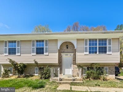 /international/us/17010-village-drive-w-upper-marlboro-md-110098613305/