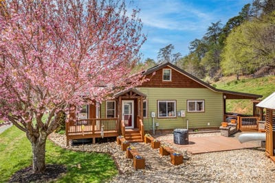 /international/us/3610-collettsville-road-lenoir-nc-110099518074/?lang=en