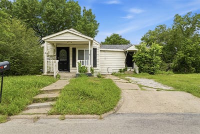/international/us/1214-jones-street-greenville-tx-110108799049/