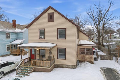 /international/us/19-kenworthy-avenue-glens-falls-ny-110104781441/