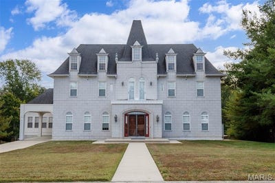 /international/us/12-clearlake-drive-centralia-il-110103066243/