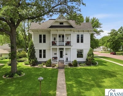 /international/us/425-n-linton-street-blue-earth-mn-110108706538/