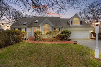 /international/us/8-telegraph-hill-road-sandwich-ma-110108057711/
