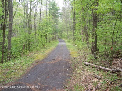 /international/us/heinle-road-hurley-ny-110108472136/
