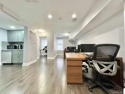 /international/us/10-old-mamaroneck-road-white-plains-ny-110108444483/