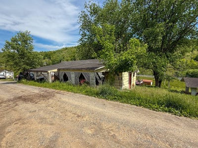 /international/us/88-virginia-st-gassaway-wv-110107779455/