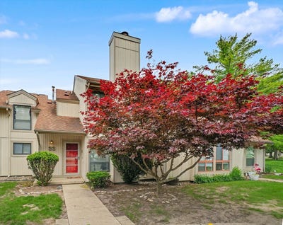 /international/us/33-colony-w-drive-champaign-il-110108360736/