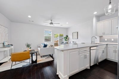 /international/us/5901-bolm-rd-austin-tx-110098540954/