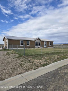 /international/us/712-e-first-street-marbleton-wy-110108659731/