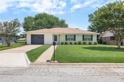 /international/us/806-dillard-street-caldwell-tx-110108573333/