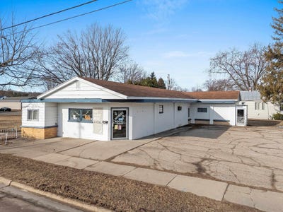 /international/us/302-collins-avenue-oconto-wi-110107881450/