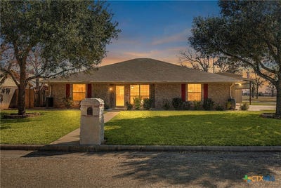 /international/us/1601-sunset-circle-cameron-tx-110105526335/