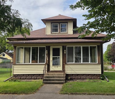 /international/us/2428-4th-street-eau-claire-wi-110110363230/