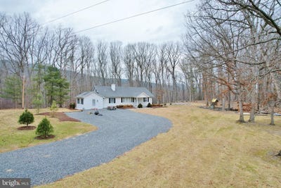 /international/us/67-plum-tree-lane-fort-valley-va-110104633672/