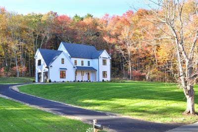 /international/us/152-east-hill-road-canton-ct-110107730397/
