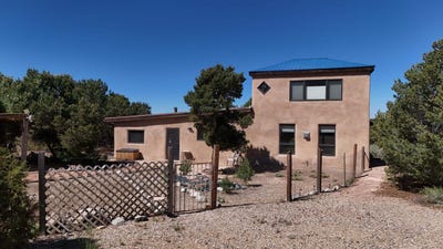 /international/us/36-two-rock-rd-questa-nm-110100562570/
