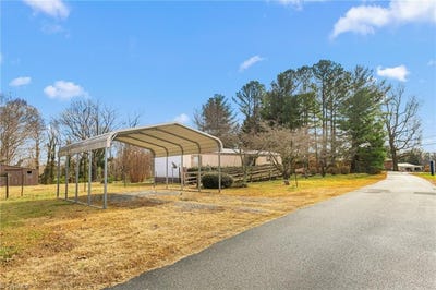 /international/us/132-friendly-road-thomasville-nc-110104118673/