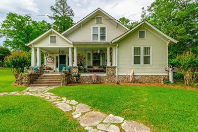 /international/us/215-gordon-street-chickamauga-ga-110108470059/