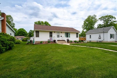 /international/us/820-s-locust-street-pontiac-il-110108170576/