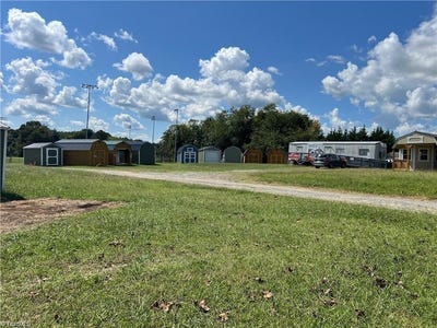 /international/us/503-w-kapp-street-dobson-nc-110105479396/