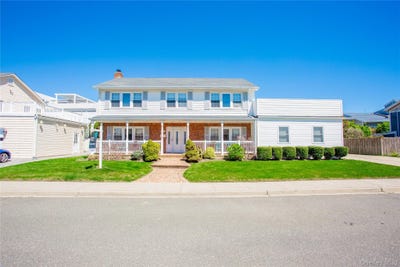 /international/us/9-kensington-street-lido-beach-ny-110107342080/