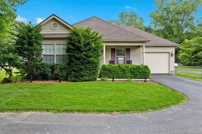 /international/us/307-w-water-street-borden-in-110108478793/