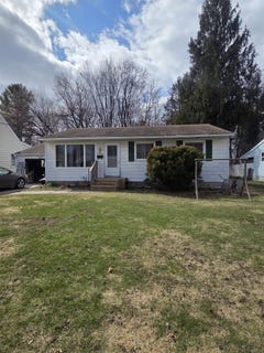 /international/us/21-williams-st-massena-ny-110107244326/