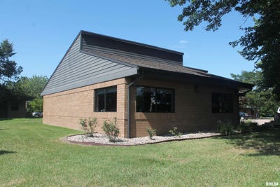 /international/us/1160-cedar-court-carbondale-il-110100838561/