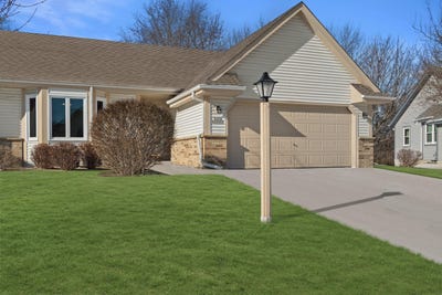 /international/us/w159n11449-red-oak-cir-germantown-wi-110107611892/