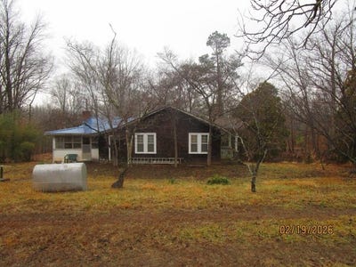 /international/us/1268-crymes-keysville-va-110105884642/