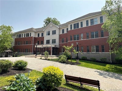 /international/us/77-quaker-avenue-cornwall-ny-110107982541/