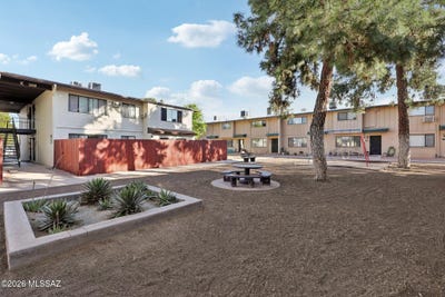 /international/us/1378-s-avenida-polar-tucson-az-110106303040/