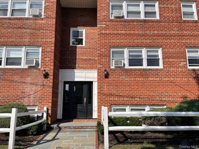 /international/us/133-dubois-avenue-valley-stream-ny-110107782698/