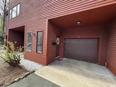 /international/us/17-robin-way-brattleboro-vt-110107658753/
