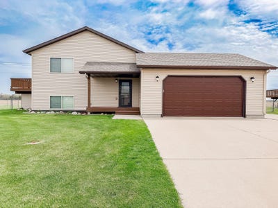 /international/us/2550-frank-ave-se-huron-sd-110107960936/