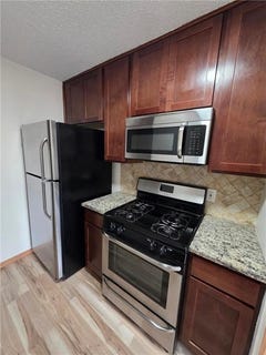 /international/us/6312-83rd-court-n-brooklyn-park-mn-110106378831/