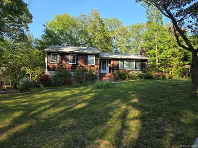 /international/us/13-linda-lane-e-riverhead-ny-110108269799/