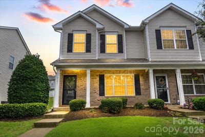 /international/us/10563-stoneacre-court-pineville-nc-110108543375/