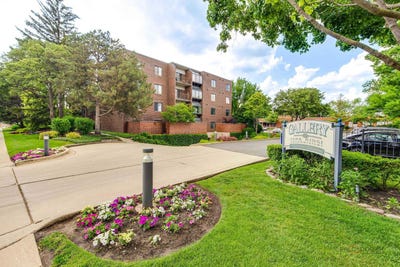 /international/us/2200-bouterse-street-park-ridge-il-110108119092/
