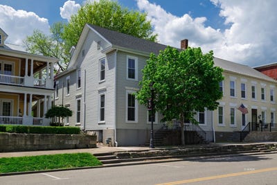 /international/us/11-court-street-gallipolis-oh-110098355425/