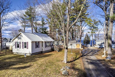 /international/us/4-sarah-lane-standish-me-110107401281/